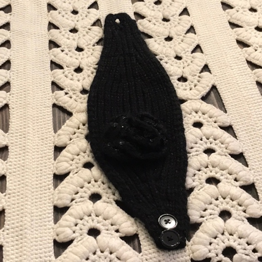 Claire’s Sequin Flower Ear Warmer - Picture 2 of 7